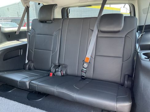 Used 2020 Chevrolet Suburban LT RWD image 28
