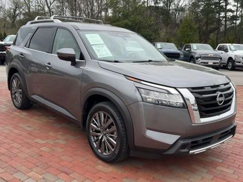 Used 2024 Nissan Pathfinder SL w/ SL Premium Package image 5