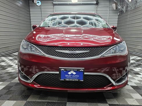 Used 2017 Chrysler Pacifica Touring-L FWD image 4