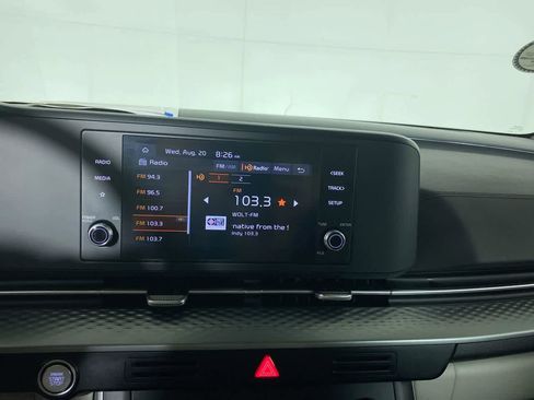 Used 2024 Kia Carnival LX image 24