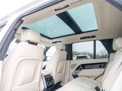 Used 2025 Land Rover Range Rover SE image 35