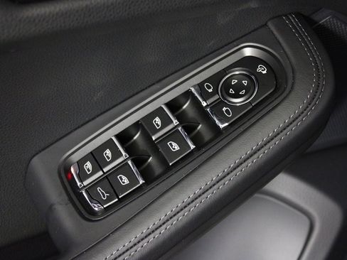 Used 2025 Porsche Macan Turbo image 15