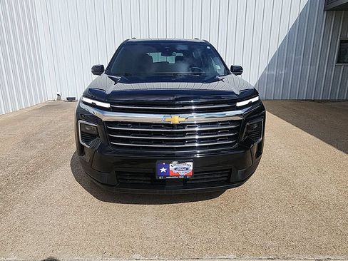 Used 2025 Chevrolet Traverse LT w/ Driver Confidence Package FWD image 3