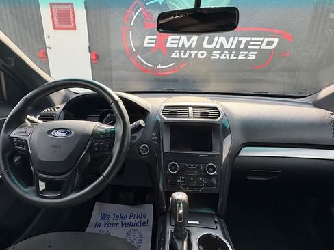 Used 2019 Ford Explorer XLT w/ Equipment Group 202A AWD/4WD image 21