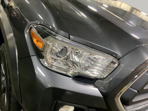 Used 2023 Toyota Tacoma SR5 AWD/4WD image 28