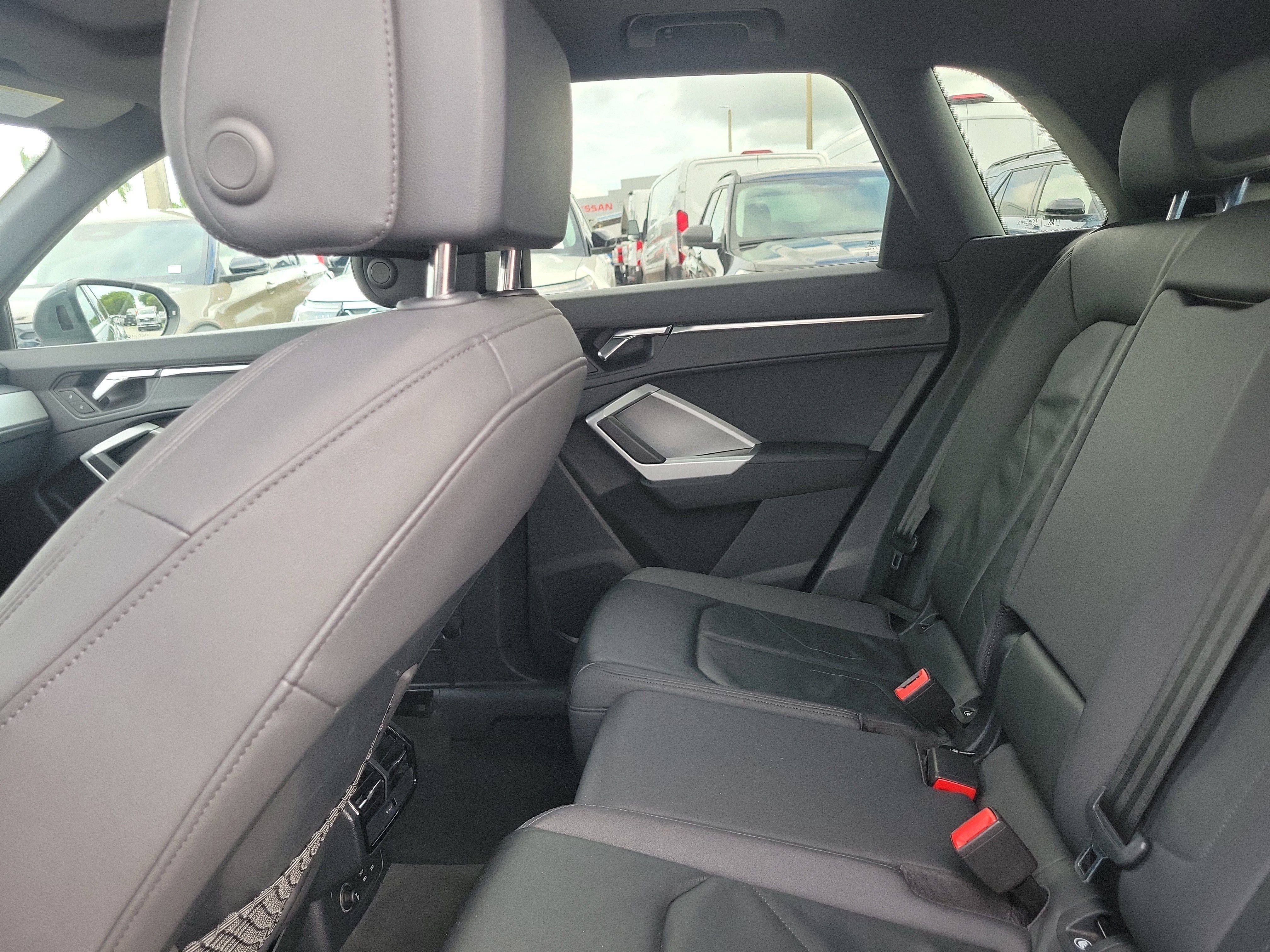 Used 2019 Audi Q3 2.0T Premium w/ Convenience Package AWD/4WD image 18