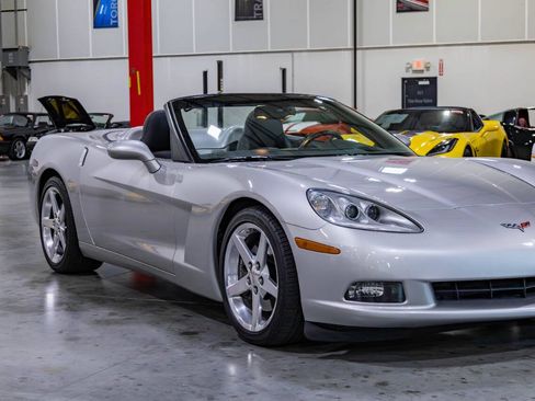 Used 2005 Chevrolet Corvette Convertible w/ Preferred Equipment Group RWD image 40