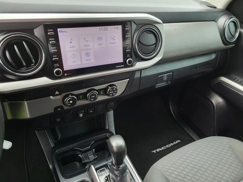 Used 2020 Toyota Tacoma SR5 RWD image 3