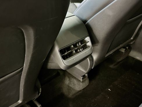 Used 2023 Tesla Model Y Long Range image 28