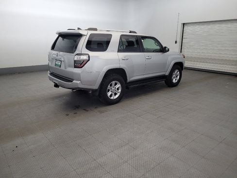 Used 2019 Toyota 4Runner SR5 AWD/4WD image 10