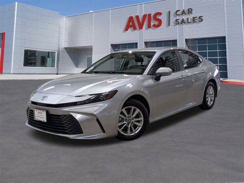 Used 2025 Toyota Camry LE image 1