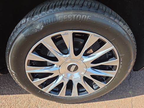 Used 2025 Cadillac Escalade Premium Luxury Platinum w/ LPO, Floor Liner Package AWD/4WD image 9