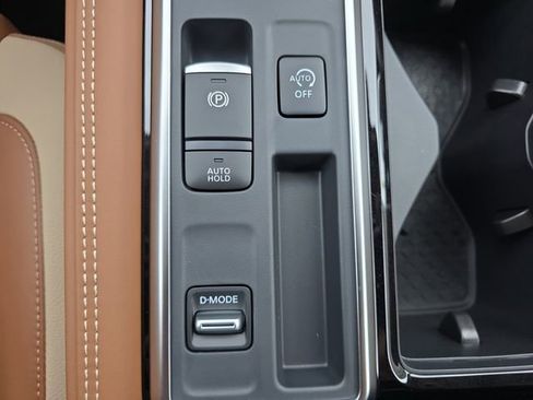 New 2026 Nissan Pathfinder Platinum FWD image 28