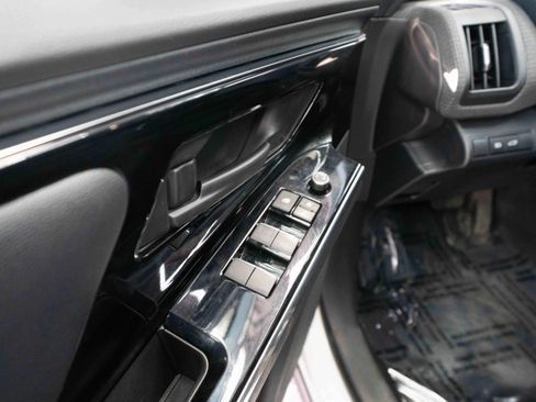 Used 2023 Toyota bZ4X Limited image 7