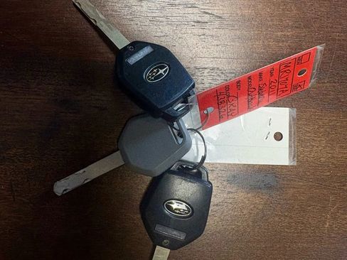 Used 2011 Subaru Outback 3.6R Limited image 37