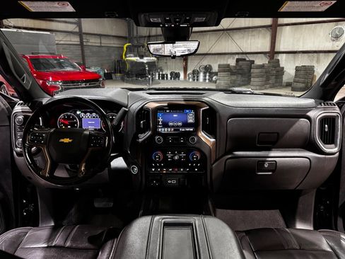 Used 2020 Chevrolet Silverado 2500 High Country w/ Technology Package image 27