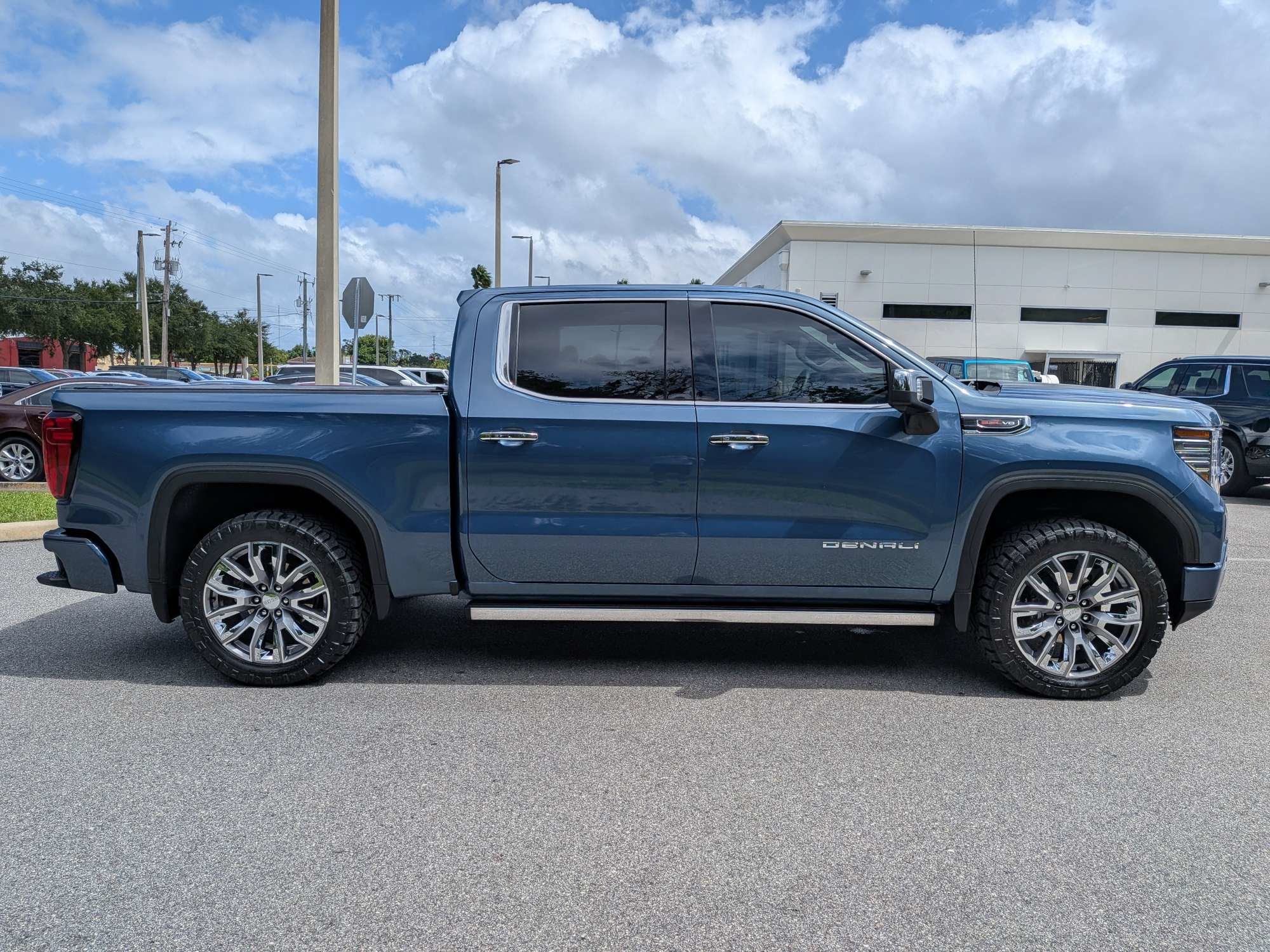 Used 2025 GMC Sierra 1500 Denali AWD/4WD image 3