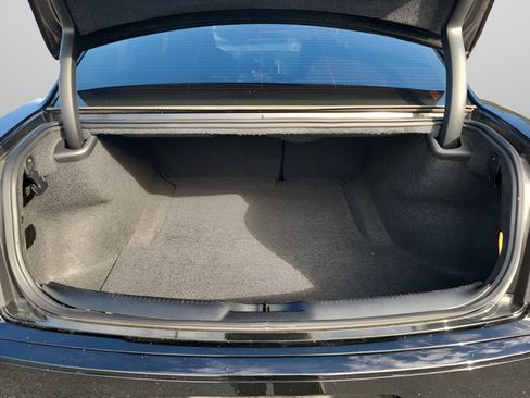 Used 2019 Chrysler 300 Touring w/ Sport Appearance Package image 7