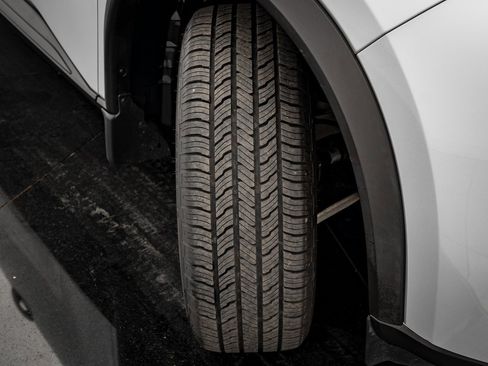 Used 2023 Nissan Rogue SV image 36