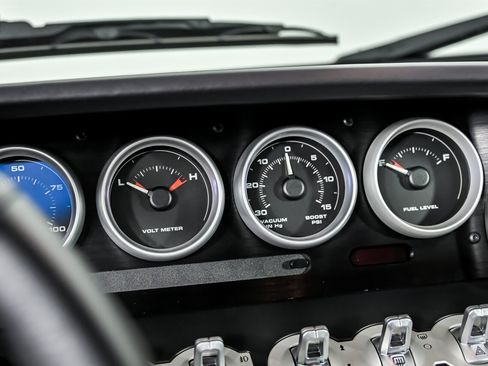 Used 2005 Ford GT RWD image 41