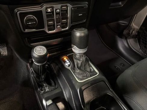 Used 2020 Jeep Wrangler Unlimited Sahara AWD/4WD image 27
