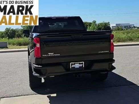 Used 2020 Chevrolet Silverado 1500 Custom w/ Custom Value Package AWD/4WD image 7