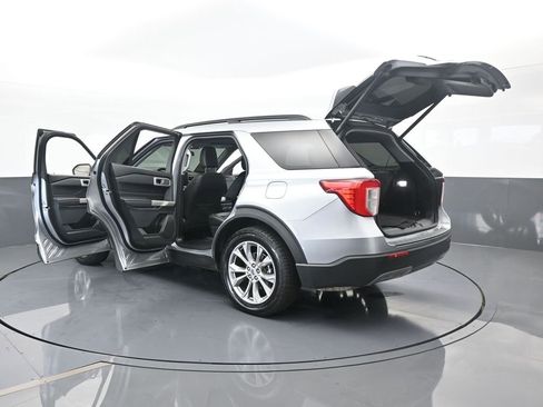 Used 2022 Ford Explorer XLT w/ Equipment Group 202A image 73