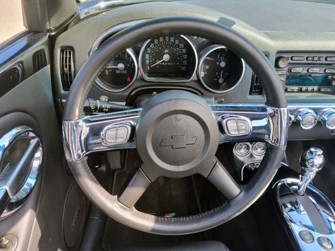 Used 2006 Chevrolet SSR w/ Preferred Equipment Group RWD image 19