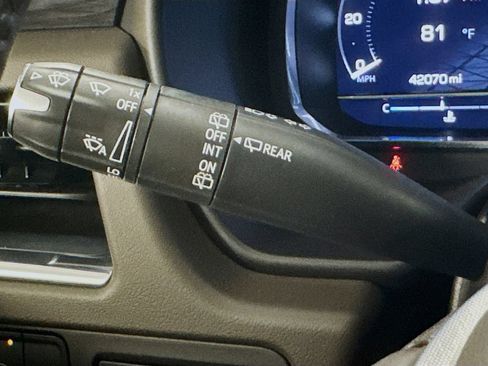 Used 2023 GMC Yukon SLT RWD image 12