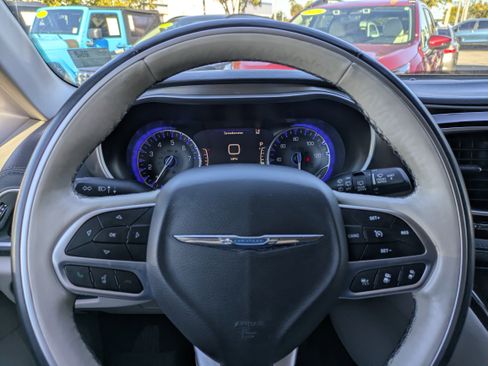 Used 2018 Chrysler Pacifica Limited w/ Advanced Safetytec Group image 26