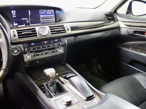 Used 2013 Lexus LS 460 AWD w/ Comfort Pkg image 25