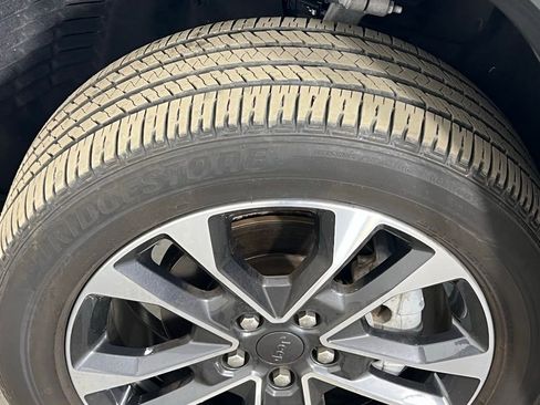 Used 2023 Jeep Grand Cherokee Overland w/ Luxury Tech Group IV image 36