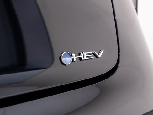 Used 2024 Toyota Prius XLE image 31