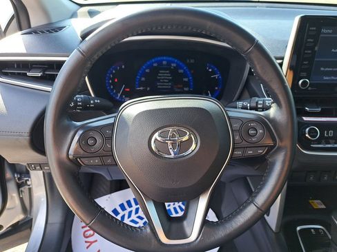 Certified 2022 Toyota Corolla Cross XLE image 18