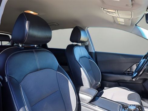 Used 2022 Kia Niro EX w/ Cold Weather Package image 19