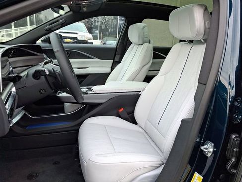New 2025 Cadillac Lyriq Luxury image 9