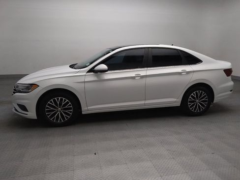 Used 2019 Volkswagen Jetta SE w/ Cold Weather Package FWD image 2