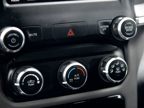 Used 2019 RAM 1500 Big Horn AWD/4WD image 25