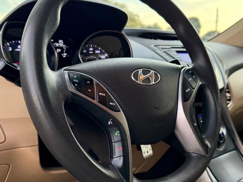 Used 2013 Hyundai Elantra GLS w/ Preferred Pkg image 17