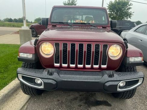 Used 2022 Jeep Gladiator Overland w/ Cold Weather Group AWD/4WD image 2