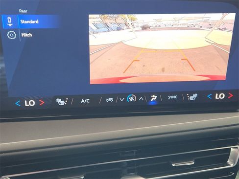 New 2026 Chevrolet Traverse LT image 13