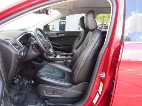 Used 2020 Ford Edge Titanium image 12