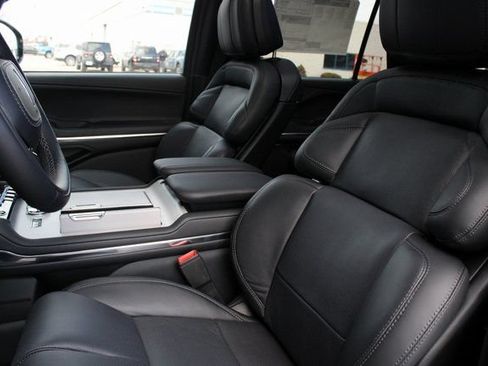 New 2026 Lincoln Navigator Reserve w/ Jet Appearance Package AWD/4WD image 6