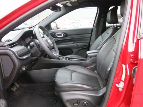 Used 2023 Jeep Compass Limited image 15