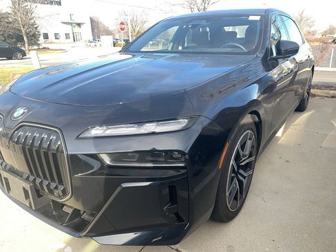Used 2025 BMW 760i xDrive w/ Executive Package image 1