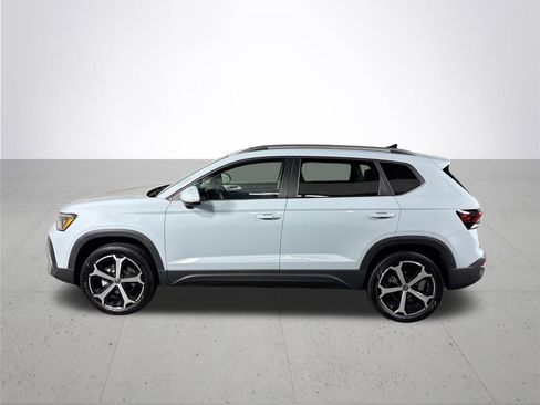 New 2025 Volkswagen Taos SEL image 9