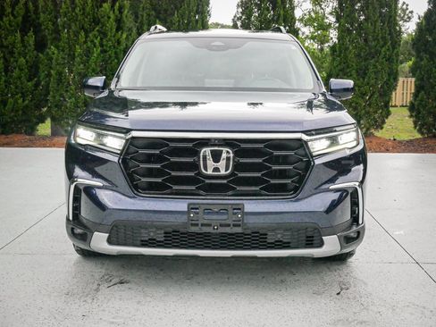 Used 2025 Honda Pilot Elite image 3