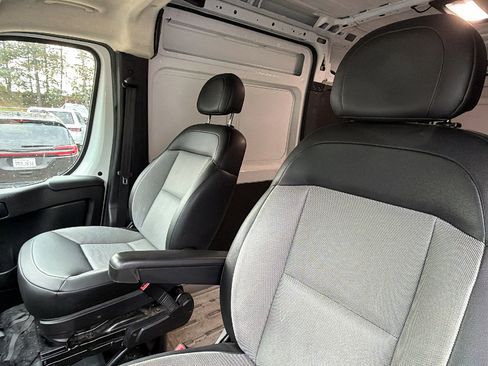 Used 2024 RAM ProMaster 2500 w/ Convenience Group FWD image 18