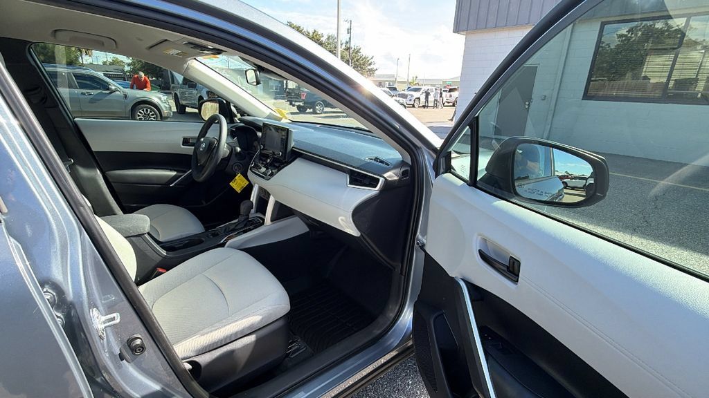 Used 2022 Toyota Corolla Cross L FWD image 26
