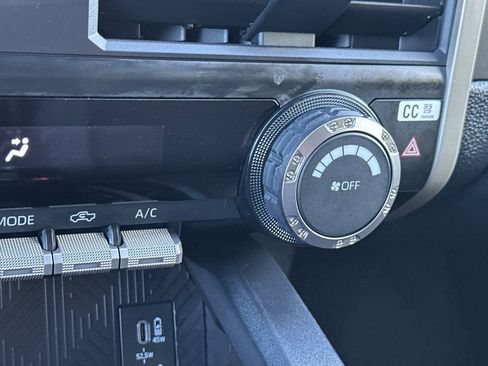Certified 2025 Toyota Tacoma SR5 AWD/4WD image 30